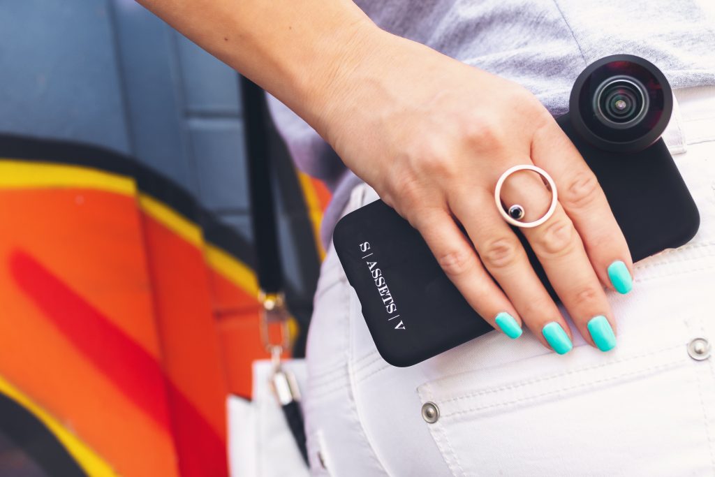 summer nail polish colors: bright blue